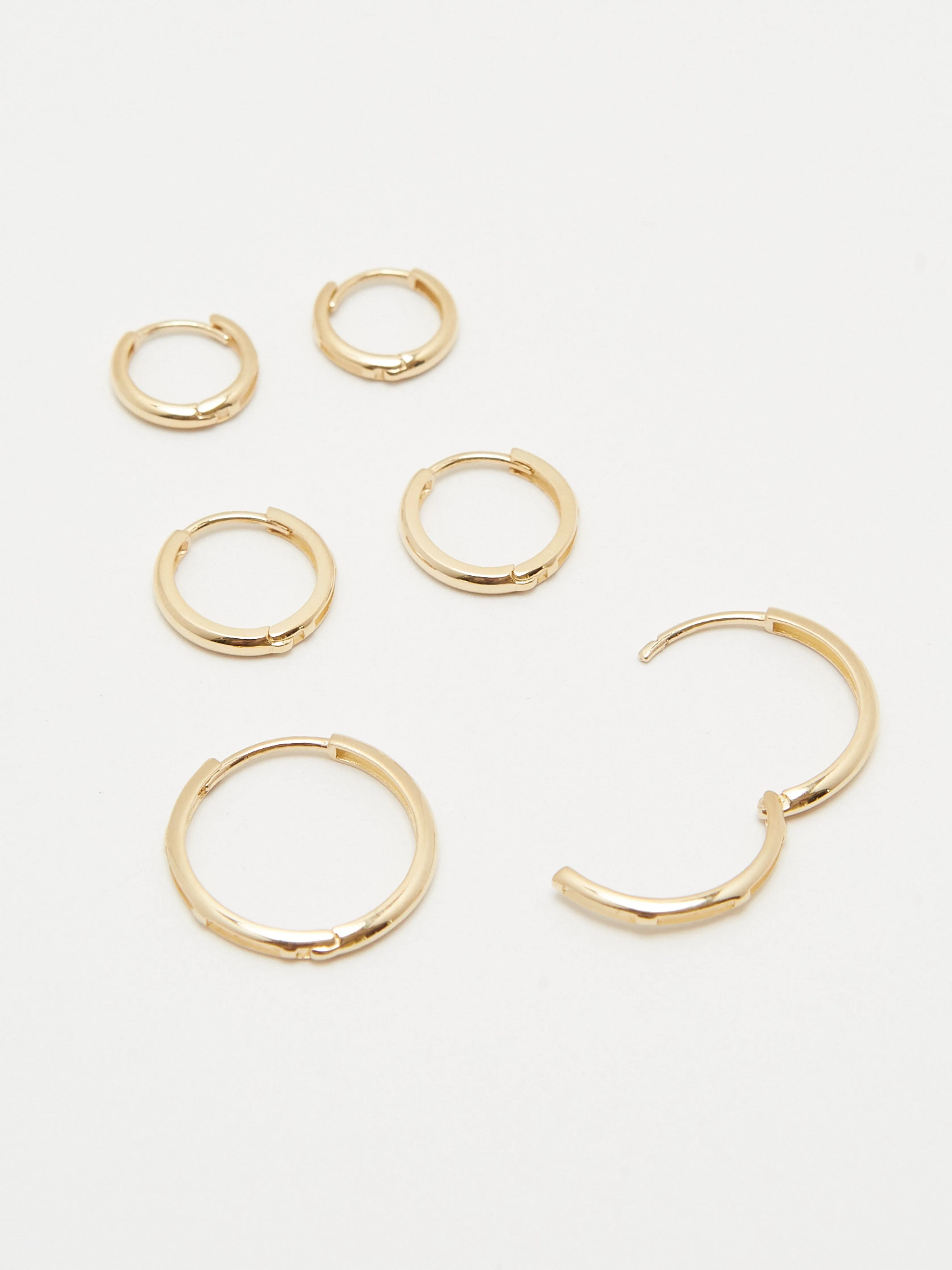 14K Medium Huggie Hoops