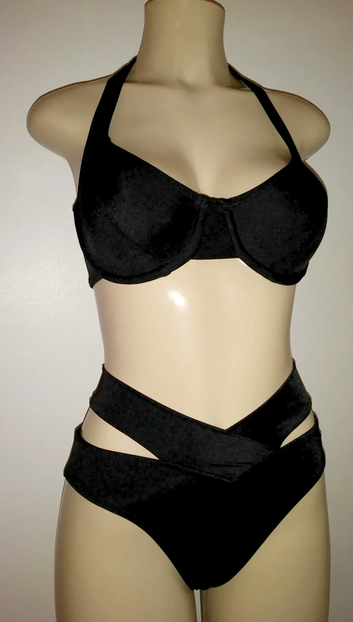 Bigger Bra Size Underwire Bikini Top. High waist strappy bikini bottoms