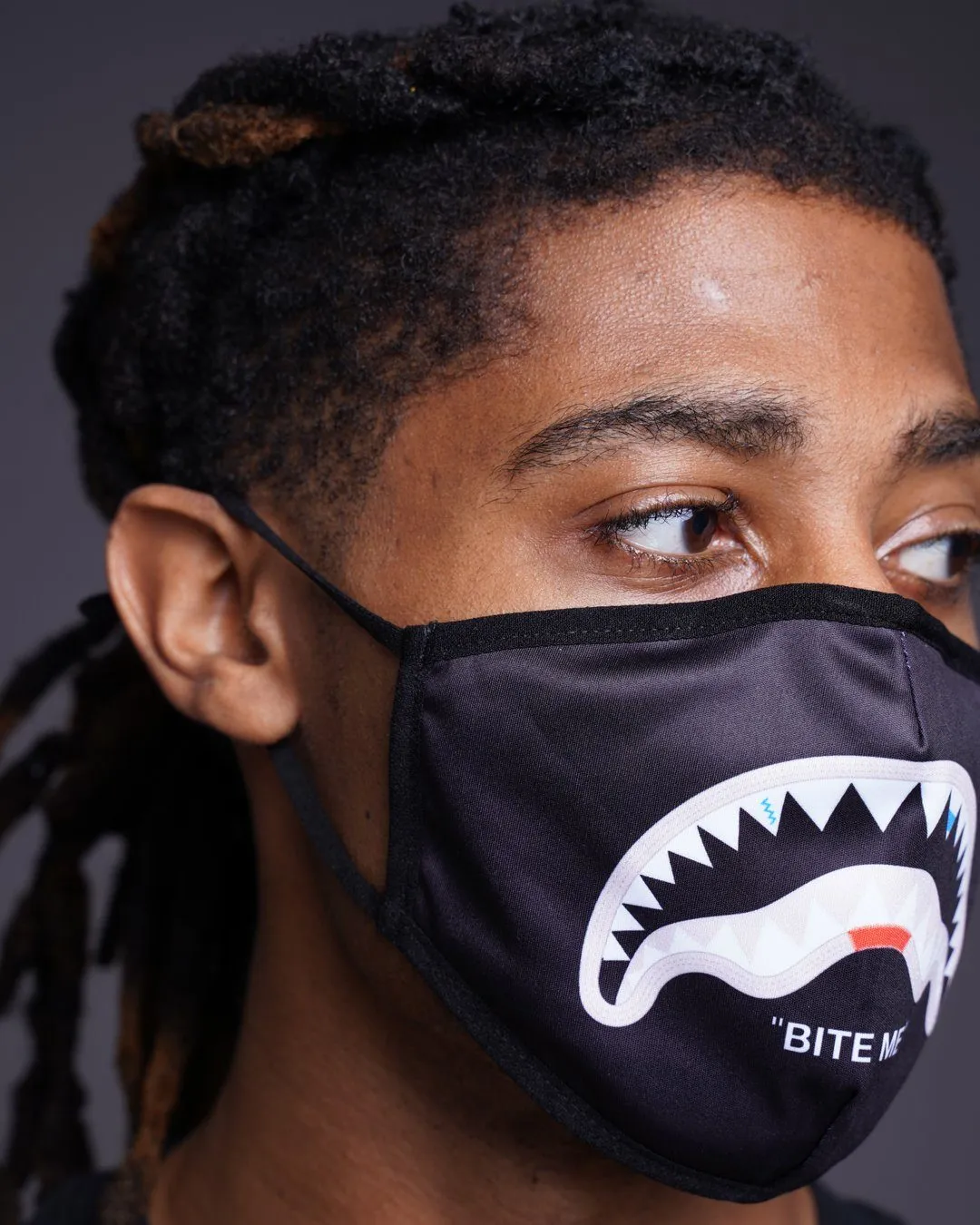 BITE ME SHARK (BLK) POLYESTER FACE MASK