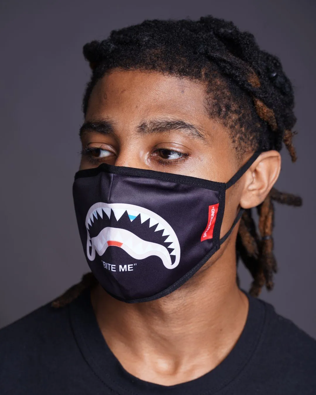 BITE ME SHARK (BLK) POLYESTER FACE MASK