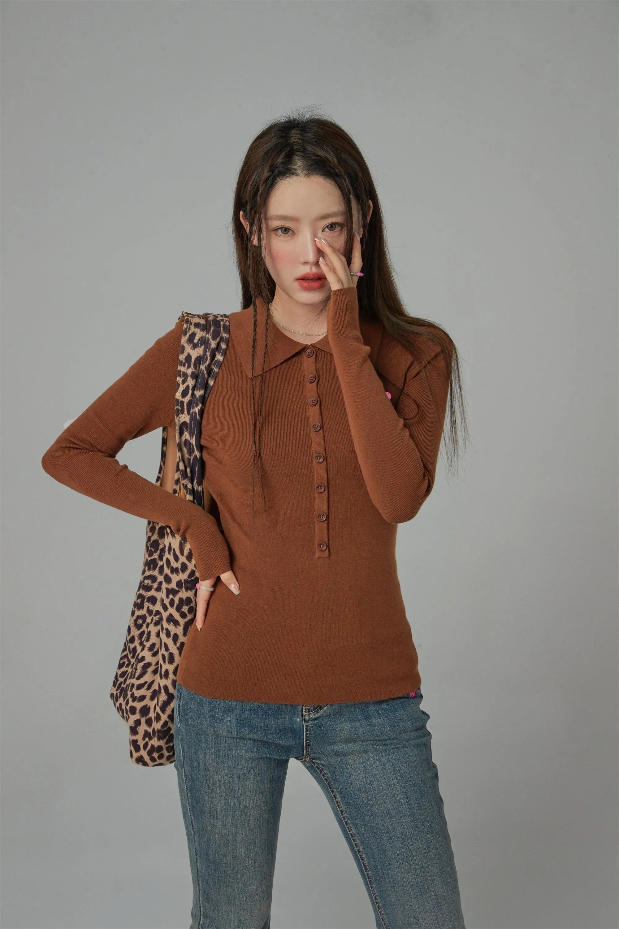 Buttoned Collar Slimfit Long-Sleeves Knit Top