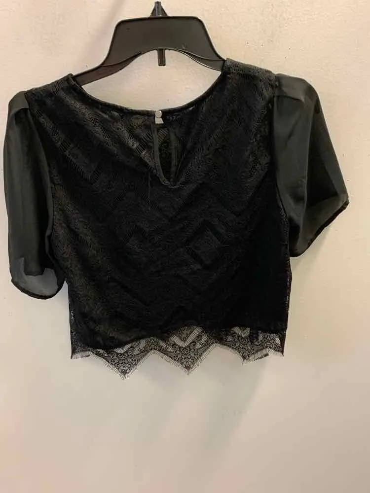 CHLOE K Tops Size M Black SHORT SLEEVES TOP