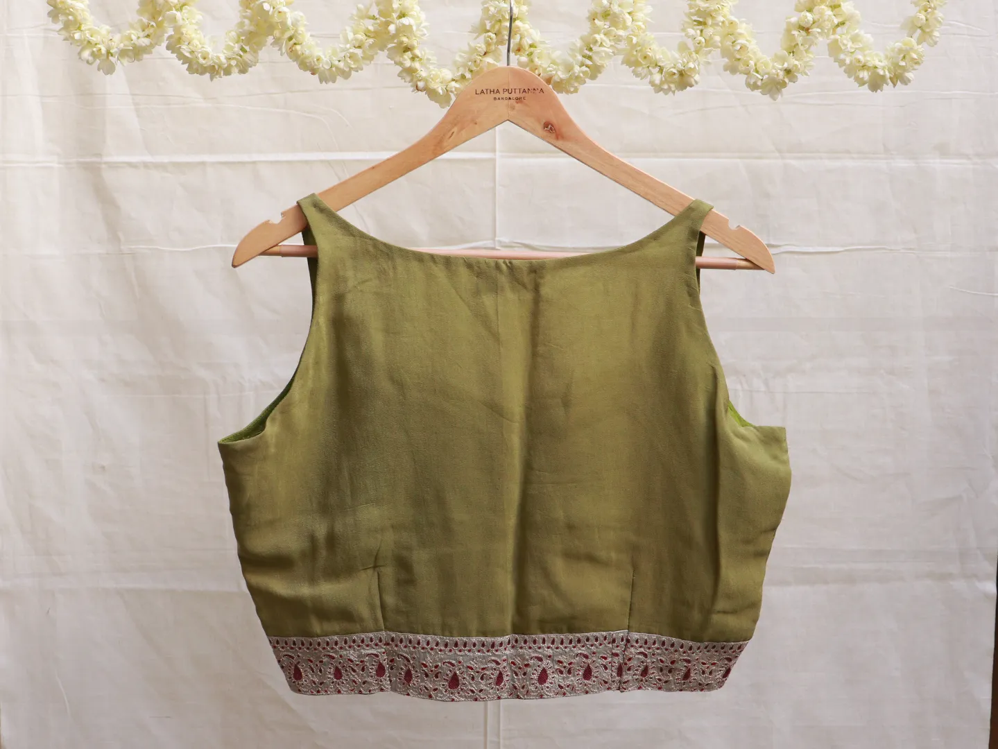 Crocodile Green, Katori blouse