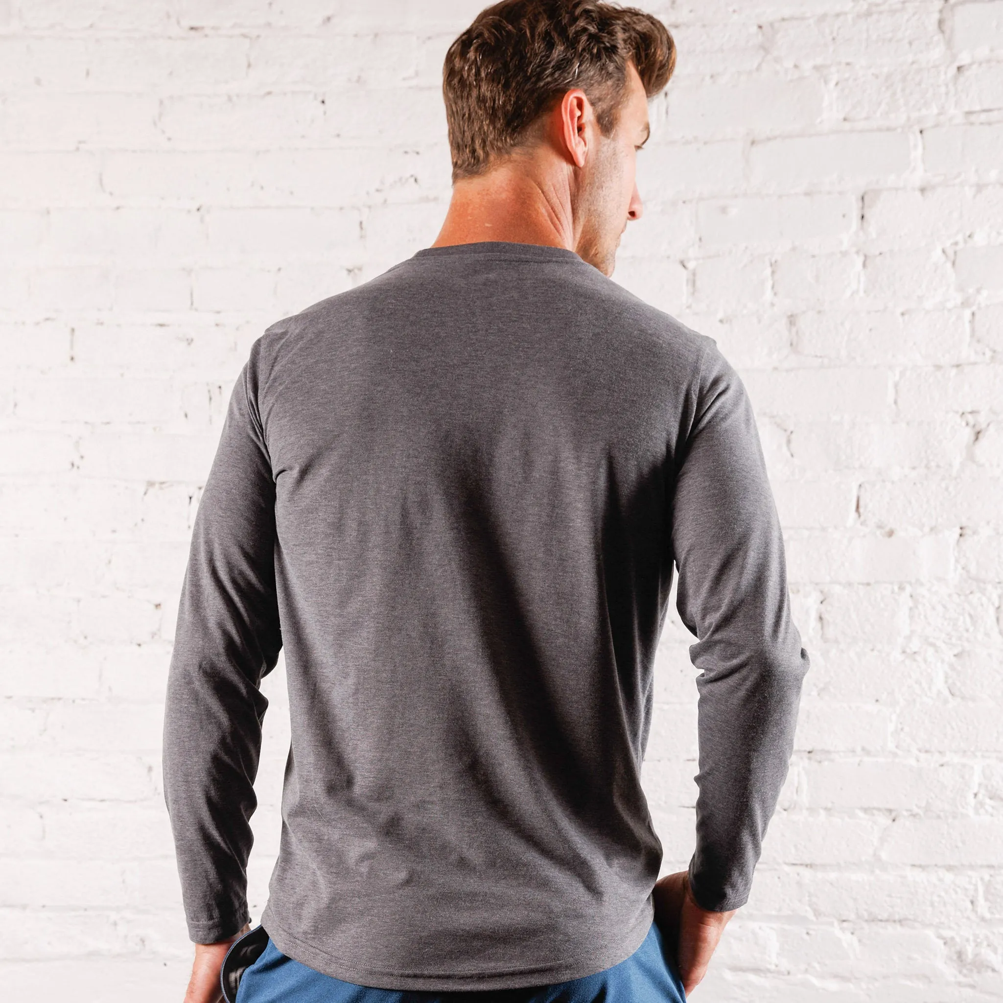 Everyday Long Sleeve Tee with Pocket in Heather Black